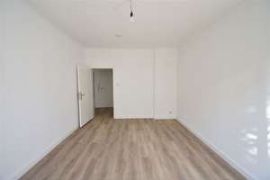 Frisch renoviert! 2-Zimmer-Wohnung mit Balkon – Corneliusstr. 61, 40215 Friedrichstadt, Düsseldorf – Vorschaubild 2