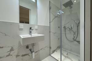 Gartenwohnung mit Terrasse. Im Hinterhaus eines modernisierten Altbaus. Samariter Viertel.