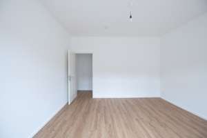Erstbezug nach Sanierung: Attraktive, lichtdurchflutete 2-Zimmer-Wohnung I Balkon & Tageslicht-Bad – Althoffstraße 4, 12169 Steglitz, Berlin – Vorschaubild 16