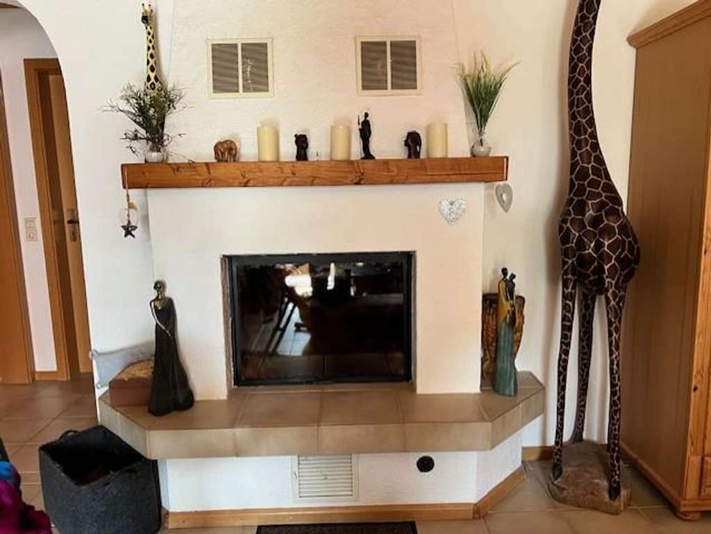 Immobilie in Wutöschingen - In sonniger Sackgassenlage, EBK, ELW, freist., Bj. 91, EG+OG 5 ½ Zi., EBK, gr. tiefer Balkon, sch... - Bild 2