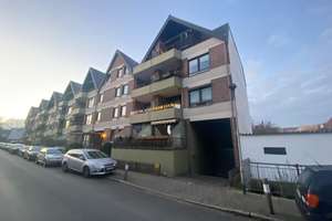 Bremen - Geräumige 1-Zimmer-Dachgeschosswohnung, Fahrstuhl, Balkon und Einbauküche und Flurbereich
