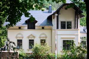 STADTVILLA ALS EINFAMILIENHAUS MIT BÜRO ODER ALS MEHRGENERATIONENHAUS – Die vollständige Adresse der Immobilie erhältst du vom Anbieter., 1445 Radebeul – Vorschaubild 2