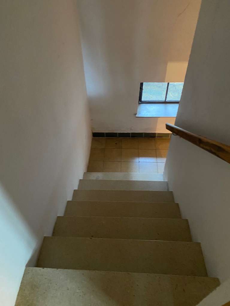 Immobilie in Ihrlerstein - Einfamilienhaus mit Garage und Nebengebäuden in sonniger, ruhiger Siedlungslage in Ihrlerstein - Bild 4