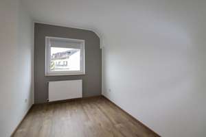 Reihenendhaus mit Splitlevel-Architektur, Garage, Garten und neuer Heizung – Die vollständige Adresse der Immobilie erhältst du vom Anbieter., 50126 Bergheim – Vorschaubild 12