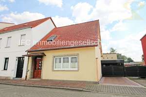 modernisiertes Reihenendhaus mit Pool, Nebengelass und großzügigem Grundstück in Roßlau
