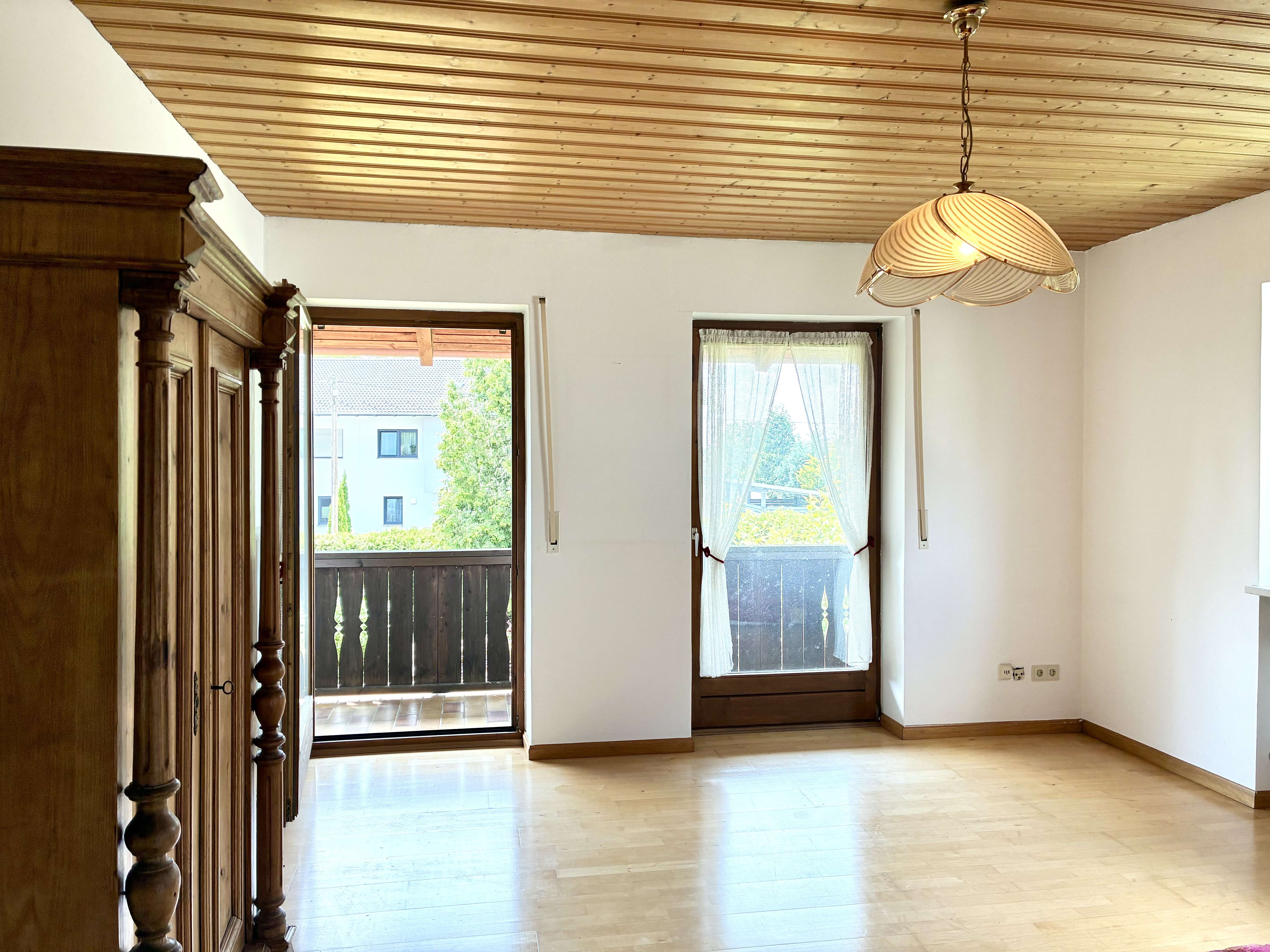 Immobilie in Kröning - Repräsentatives Einfamilienhaus mit viel Potential - Nähe Landshut - mit Glasfaser - Bild 2