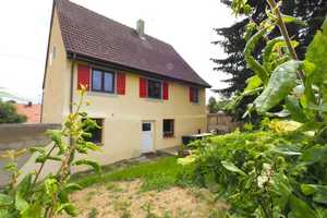 ruhig, in zweiter Baureihe freistehend, 3 Geschosse mit Aussicht, entkerntes EFH zum Ausbau – Biberach (Kreis) – Vorschaubild 2