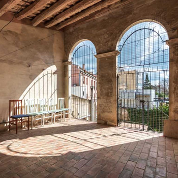 Gebäude zum Verkauf im fußgängerfreundlichen und kommerziellen Zentrum von Figueres mit hohem Rentab