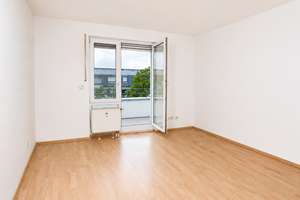 Charmante 3-Zimmer-Dachterrassenwohnung mit Stellplatz in München-Bogenhausen – Spilhofstraße 10, 81927 Oberföhring, München – Vorschaubild 8