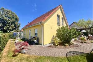 Familienfreundliche Lage! 6-Zimmer-Einfamilienhaus mit großem Garten und Doppelgarage!
 – Die vollständige Adresse der Immobilie erhältst du vom Anbieter., 88484 Gutenzell-Hürbel – Vorschaubild 1