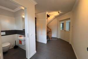 Moderne Doppelhaushälfte mit Garten und wohnlich ausgebautem Keller in ruhiger Lage von Pinneberg – Die vollständige Adresse der Immobilie erhältst du vom Anbieter., 25421 Pinneberg – Vorschaubild 3