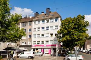Frisch sanierte Dachgeschosswohnung mit Aufzug
