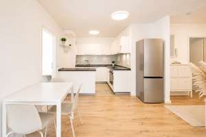 Frisch sanierte 2-RW im DG* neue EBK* Süd-Balkon* moderne Möblierung* Bad mit Wanne* AK* PKW-SP* – Am Weißiger Bach 30b, 1328 Weißig, Dresden – Vorschaubild 6