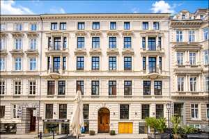 Erstbezug nach Sanierung – gewerbliche Betriebswohnung im sanierten Altbau.