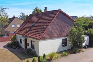 Älteres Einfamilienhaus mit Garage in Oldenburg-Alexandersfeld – Die vollständige Adresse der Immobilie erhältst du vom Anbieter., 26127 Alexandersfeld, Oldenburg (Oldenburg) – Vorschaubild 2