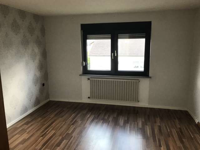 Immobilie in Reinhardshagen - Attraktives Zweifamilienhaus in Reinhardshagen - Frei nach Absprache - Bild 1