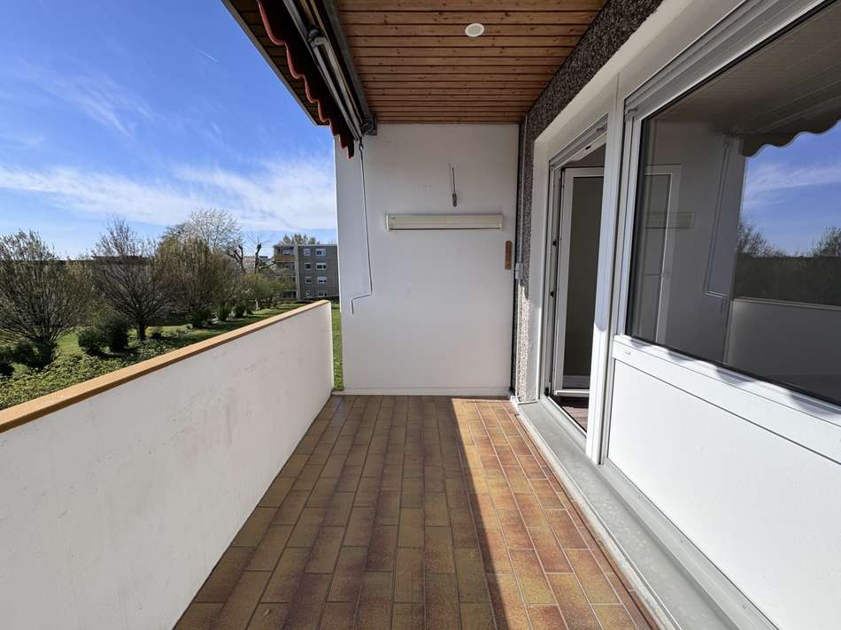 Überdachter Westbalkon