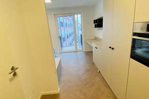 Traumhafte möblierte Wohnung mit Balkon direkt zum ruhigen Innenhof mit EBK und Abstellkammer!!!! – Moissistraße 31, 12489 Adlershof, Berlin – Vorschaubild 2