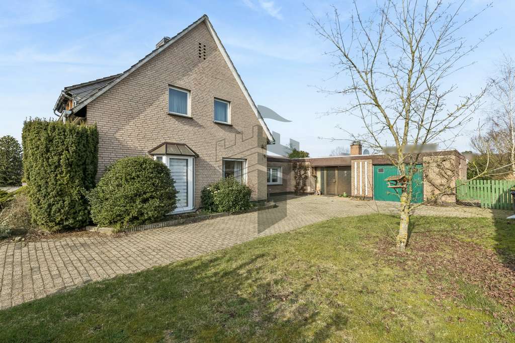 Immobilie in Lingen (Ems) - LINGEN-SCHEPSDORF: Doppelhaushälfte mit Entwicklungspotenzial in Top-Lage - Bild 2