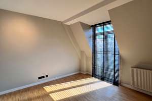 Schwabing erleben: Helle 3-Zimmer-Wohnung mit Balkon Teilmöbliert