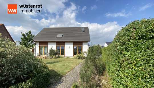 Bild von "Kanada-Haus" mit Do.-Garage auf schönem Grundstück in ruhiger Lage einer gewachsenen EFH-Siedlung