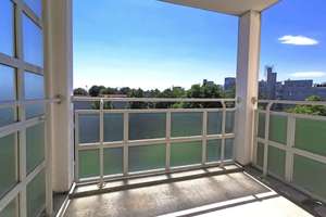 Genießen Sie die Sonne auf Ihrem Balkon mit Blick ins Grüne...