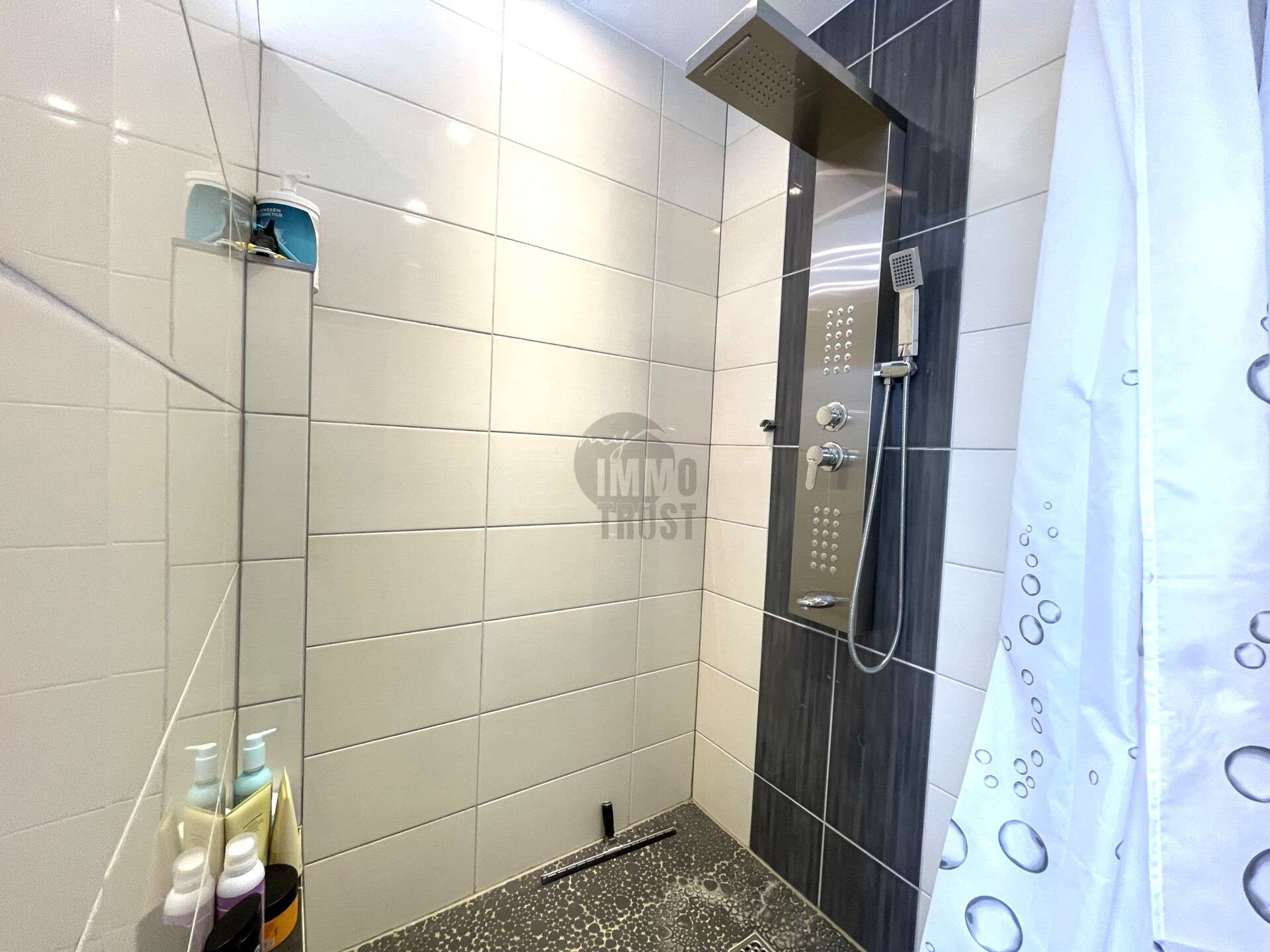 Immobilie in Agathenburg - ZWEIFAMILIENHAUS MIT ZWEI GETRENNTEN WOHNUNGEN IN STADE / WIEPENKATHEN - Bild 1