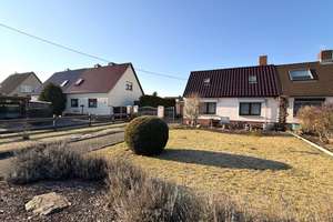 Doppelhaushälfte in Sandersdorf: Familienfreundlich, mit Garten, Garage und ca. 600 m² Grundstück – Schillerstraße 40, 6792 Sandersdorf – Vorschaubild 2
