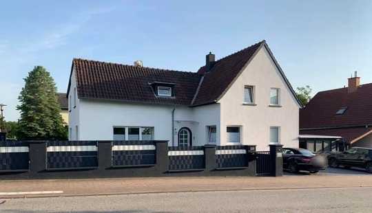 Bild von Zweifamilienhaus mit Garten, Terrasse und Top-Ausstattung 