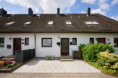 Reihenmittelhaus mit Garten, Garage, Vollkeller und Ausbaupotenzial in Kiel-Wellingdorf
