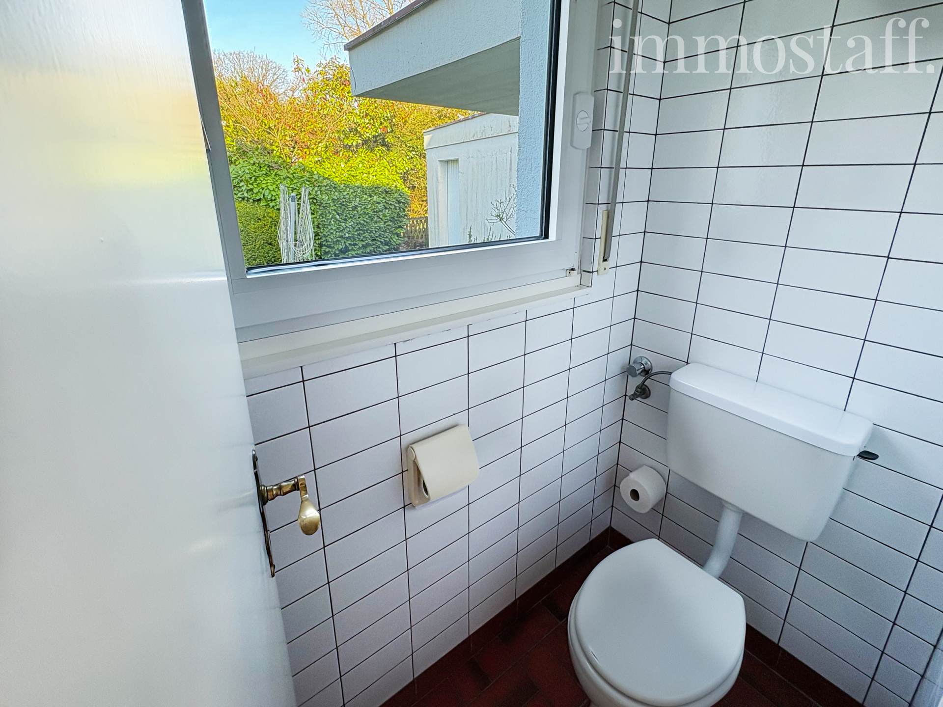 Immobilie in Bottrop - FREISTEHEND & RUHIG: Zweifamilienhaus mit 3 Garagen in idyllischer Sackgassenlage zu verkaufen. - Bild 2