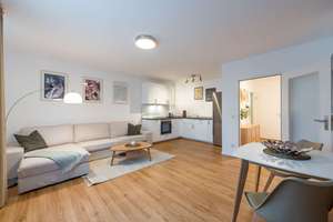 Attraktive 2-Zimmer-Wohnung mit Balkon und offenem Wohnkonzept (provisionsfrei) – Drakestraße 76a, 12205 Lichterfelde, Berlin – Vorschaubild 1