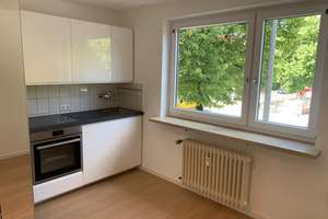 Möblierte 1-Zimmer Wohnung  direkt an U Bahn. Ideal für  Berufseinsteiger/ Studenten/ BMW/ Pendler