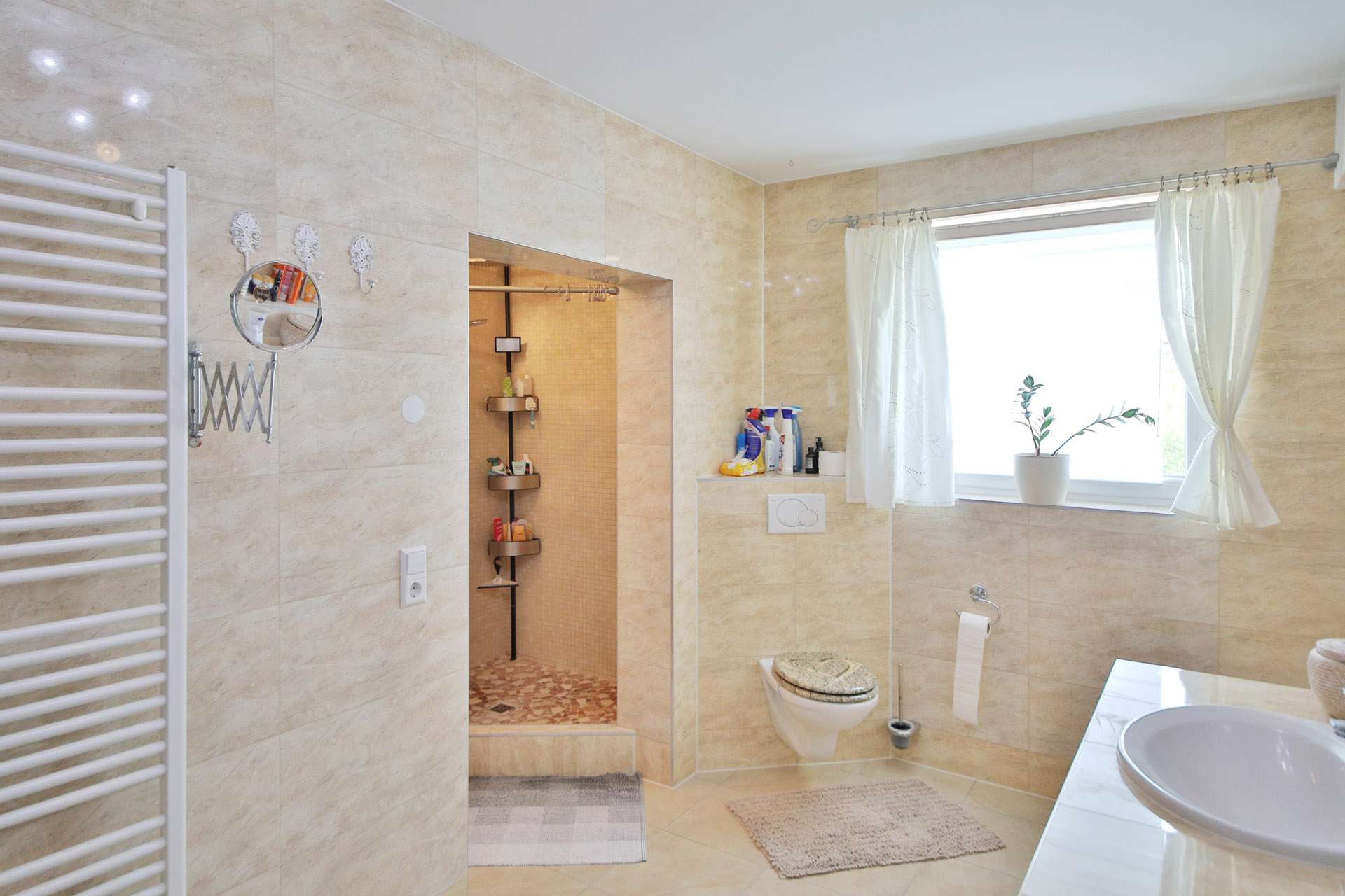 Immobilie in Buggingen - Vielseitiges Wohn- und Geschäftshaus in Buggingen – stilvoll wohnen und arbeiten unter einem Dach - Bild 2