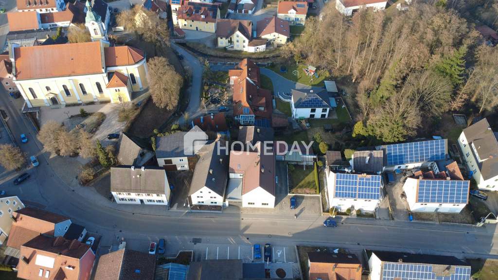 Immobilie in Siegenburg - Viel Raum für Ideen – Wohn- und Geschäftshaus mit Entwicklungspotenzial
 - Bild 1