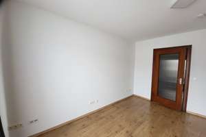 Asia Viertel 1-ZiKüDiBad Wohnung 6.-OG mit Aufzug 2 Balkone (Nord und Süd) mit EBK – 40210 Stadtmitte, Düsseldorf – Vorschaubild 8