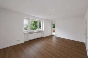 Modernisierte 4-Zimmer-Wohnung + Esszimmer, Westbalkon & neue Einbauküche in Poppenbüttel – 22395 Poppenbüttel, Hamburg – Vorschaubild 2
