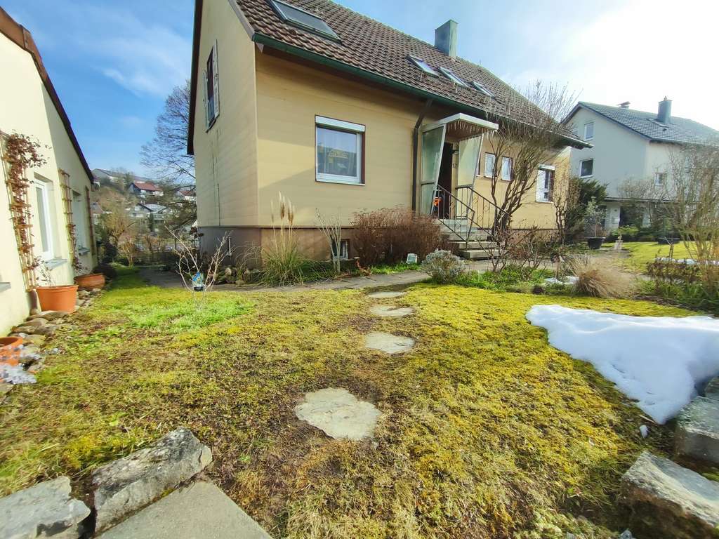 Immobilie in Bretzfeld - Gepflegtes Zweifamilienhaus (2× 3 Zimmer) mit großem Garten, Balkon & Garage–bezugsfrei ab 01.04.26 - Bild 4