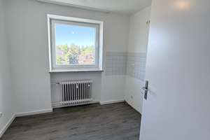 Lichtdurchflutete 2-Zimmer-Wohnung mit großem Südost-Balkon & freiem Blick – Wasserburger Landstraße 211, 81827 Waldtrudering, München – Vorschaubild 4