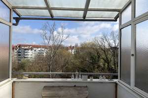 Charmante, modernisierte 2-Zimmer-Eigentumswohnung mit Balkon, Parkettboden, Küche und Tageslichtbad – Kriegerstraße 17, 30161 Vahrenwald, Hannover – Vorschaubild 2