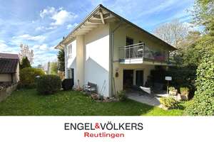 Hier beginnt Ihr neues Kapitel – charmantes Doppelhaus an der Reutlinger Achalm – Die vollständige Adresse der Immobilie erhältst du vom Anbieter., 72766 Reutlingen-Mitte, Reutlingen – Vorschaubild 1