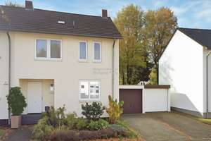 Kompakt wohnen, großzügig leben ++ Haus mit Garten  und  Garage