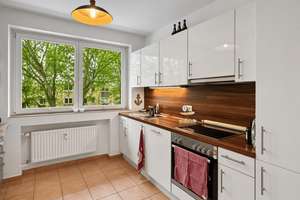 Ihr neues Zuhause in Volksdorf : großzügige 4,5-Zimmer-Eigentumswohnung mit Loggia und Balkon – Die vollständige Adresse der Immobilie erhältst du vom Anbieter., 22359 Volksdorf, Hamburg – Vorschaubild 4