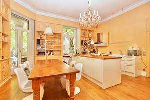 Spacious period apartment spanning two floors with a garden in the heart of Wiesbaden.