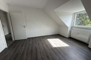 Großzügige und Helle 4-Raum-Dachgeschosswohnung mit Balkon – Die vollständige Adresse der Immobilie erhältst du vom Anbieter., 45359 Frintrop, Essen – Vorschaubild 12