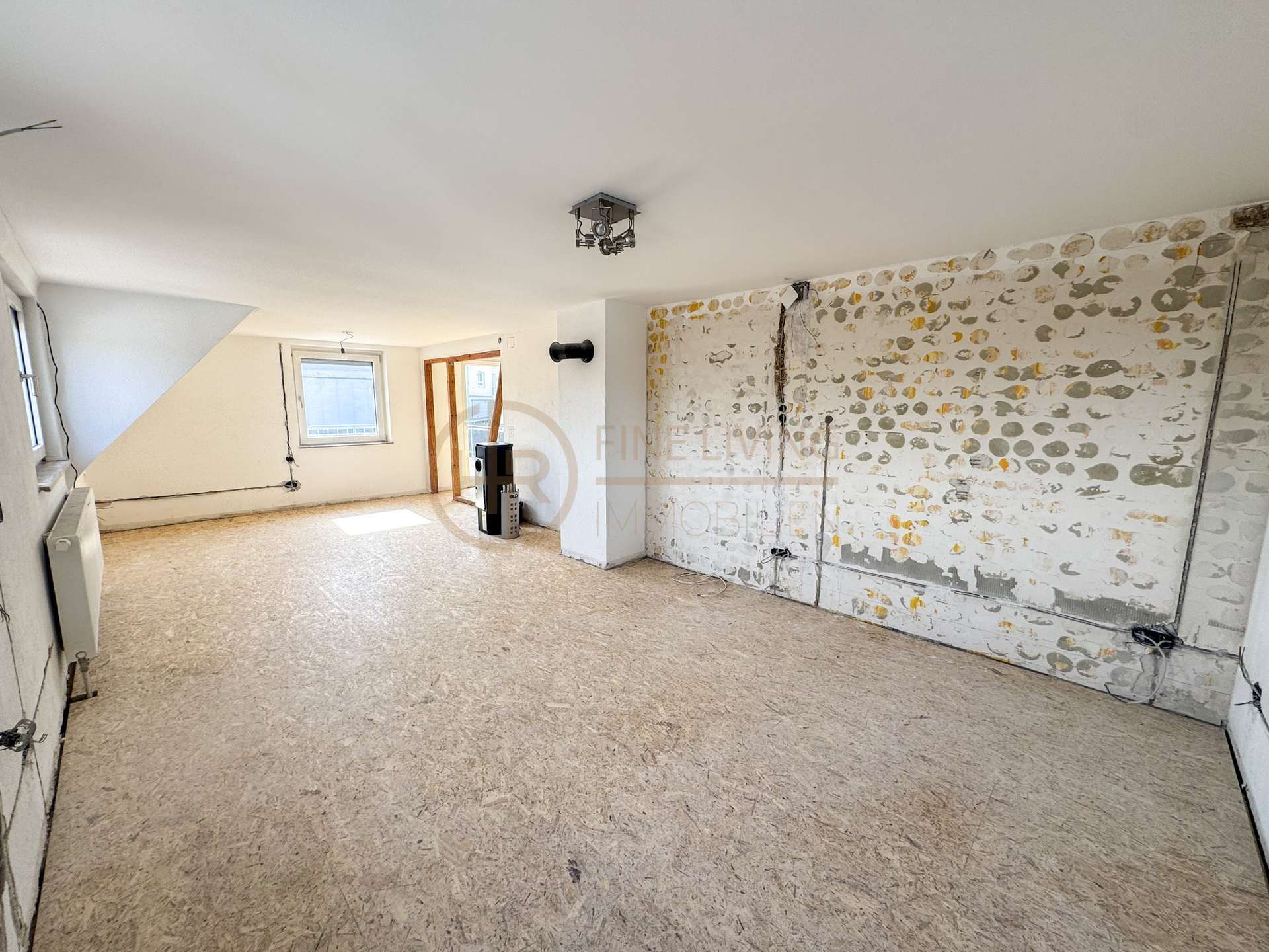 Immobilie in Rechberghausen - Charmantes Zweifamilienhaus mit Garten, Dachterrasse & 3 Garagen – viel Potenzial in Rechberghausen - Bild 4