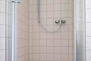 Wohlfühlen im Erdgeschoss: Fußbodenheizung, Balkon & Tageslichtbad mit Wanne und Dusche – Bernsdorfer Str. 76, 9126 Bernsdorf, Chemnitz – Vorschaubild 12