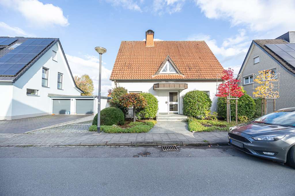 Vielseitiges Ein- bis Zweifamilienhaus mit großem Garten am Sonnenhügel