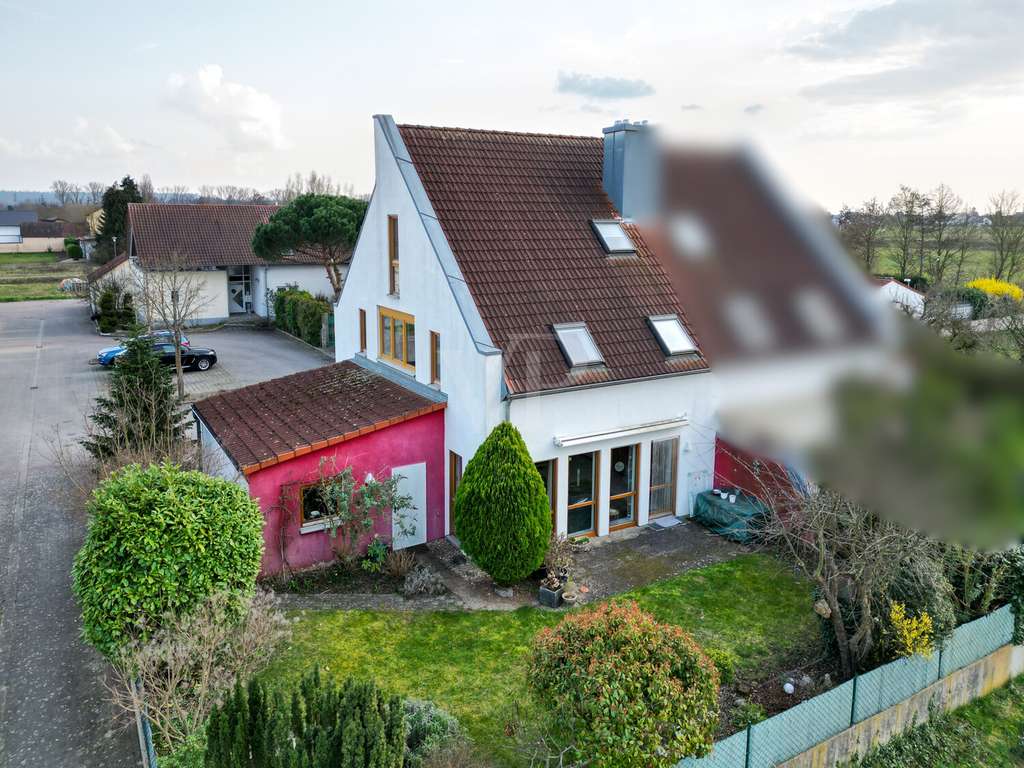 Immobilie in Karlsdorf-Neuthard - Gepflegte Doppelhaushälfte in begehrter Wohnlage von Karlsdorf - Bild 1