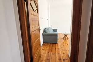 Sanierte 2,5-Raum-Wohnung mit Balkon und Einbauküche in Berlin-Neukölln - Teilmöbeliert – Die vollständige Adresse der Immobilie erhältst du vom Anbieter., 12043 Neukölln (Ortsteil), Berlin – Vorschaubild 3